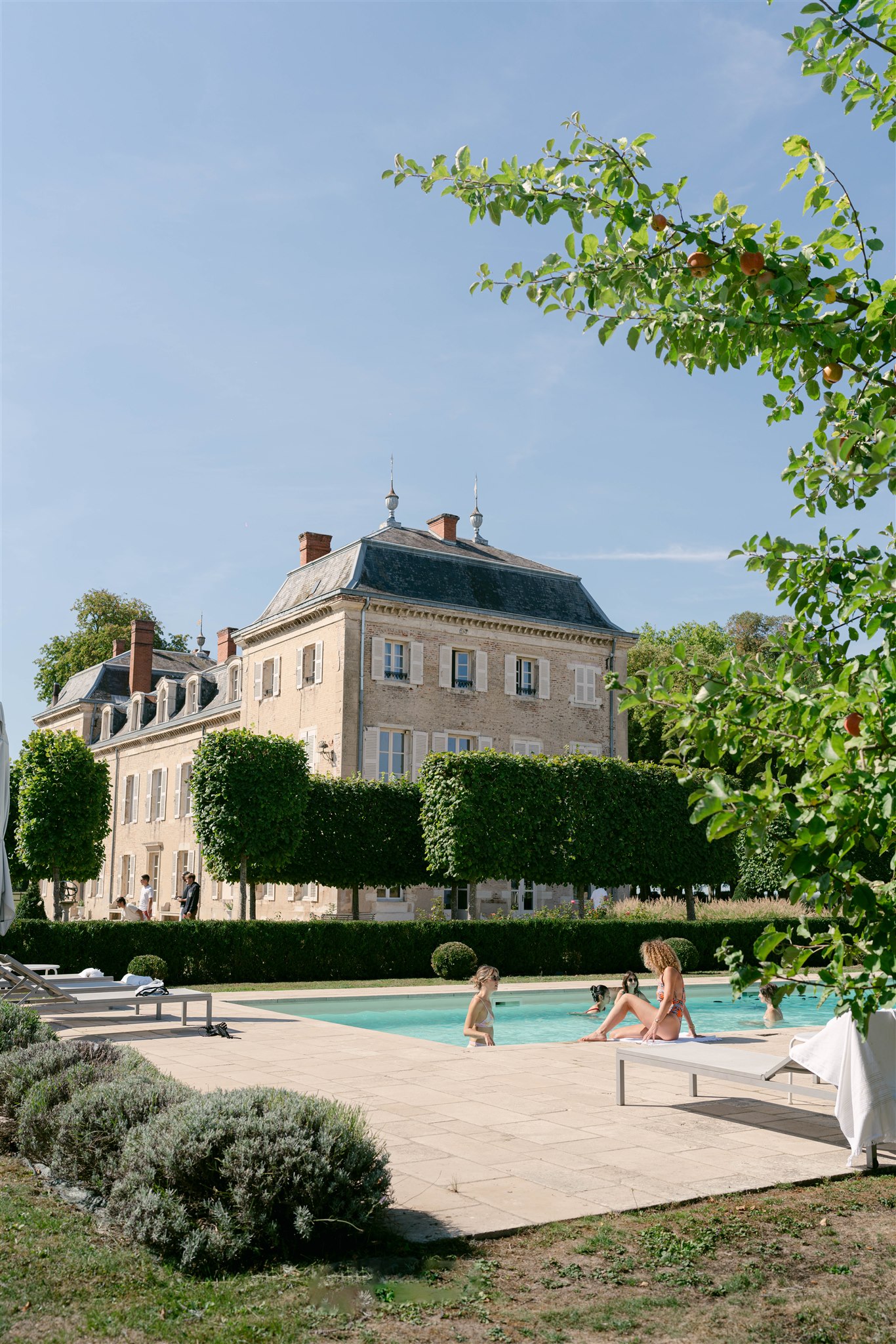 Château de Varennes and its swimming pool seen from the garden