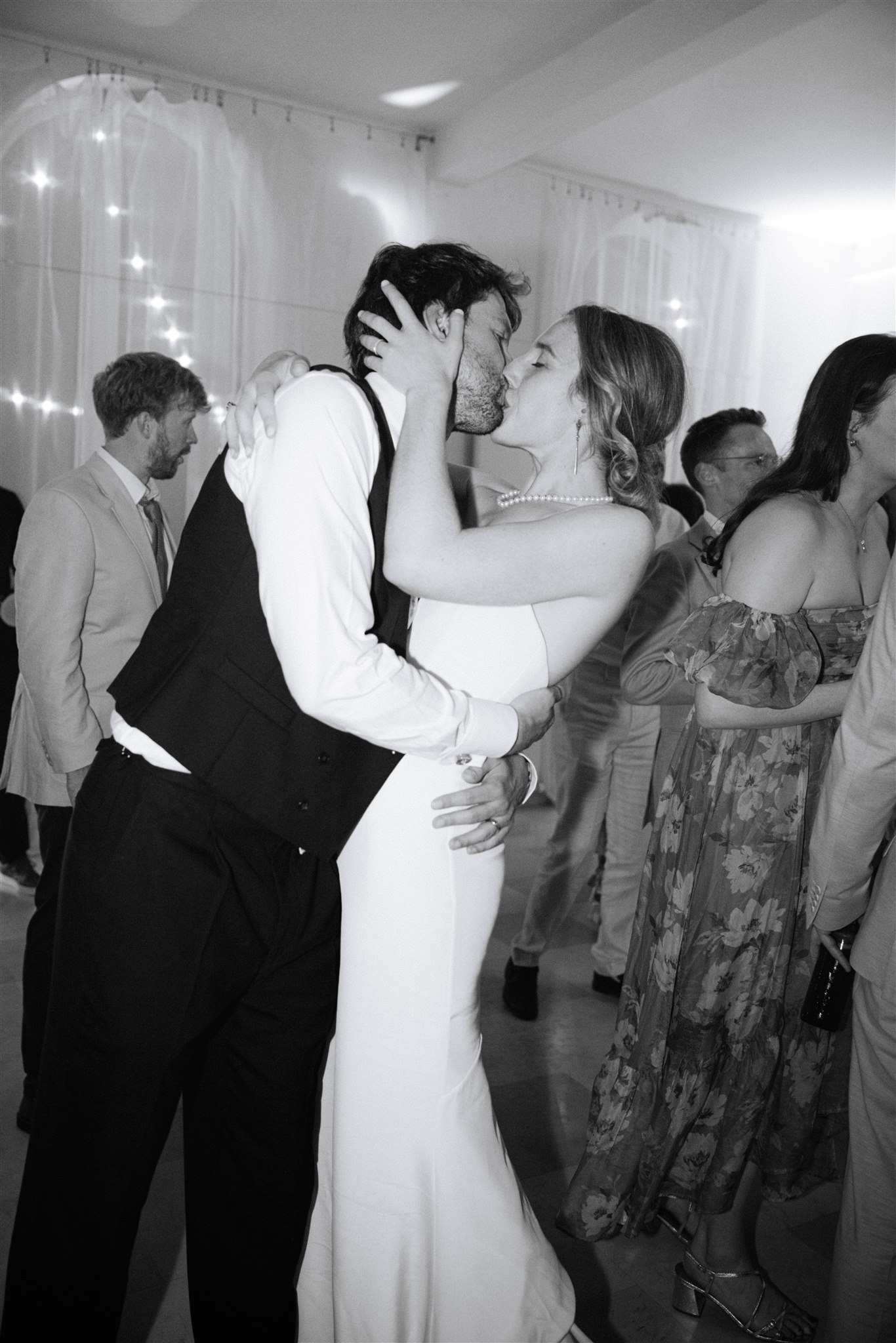 Black and white photo of Romy and Jonathan kissing on the dance floor