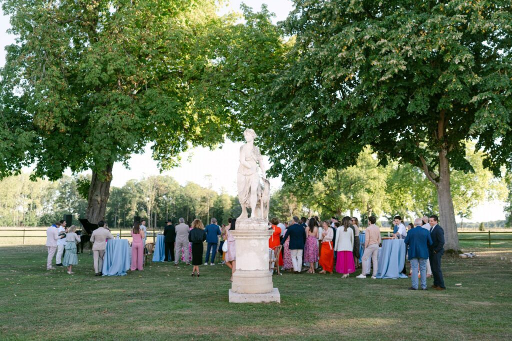 Cocktail hour in Chateau de Varennes' gardens